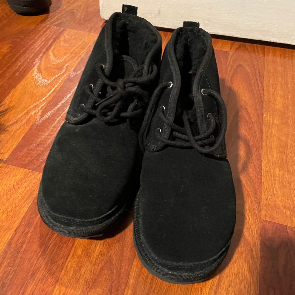 Black Neumel Ugg Boots